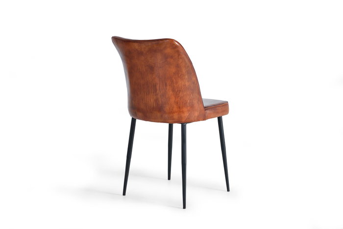 GINER Y COLOMER Chaise en cuir marron et pieds en métal